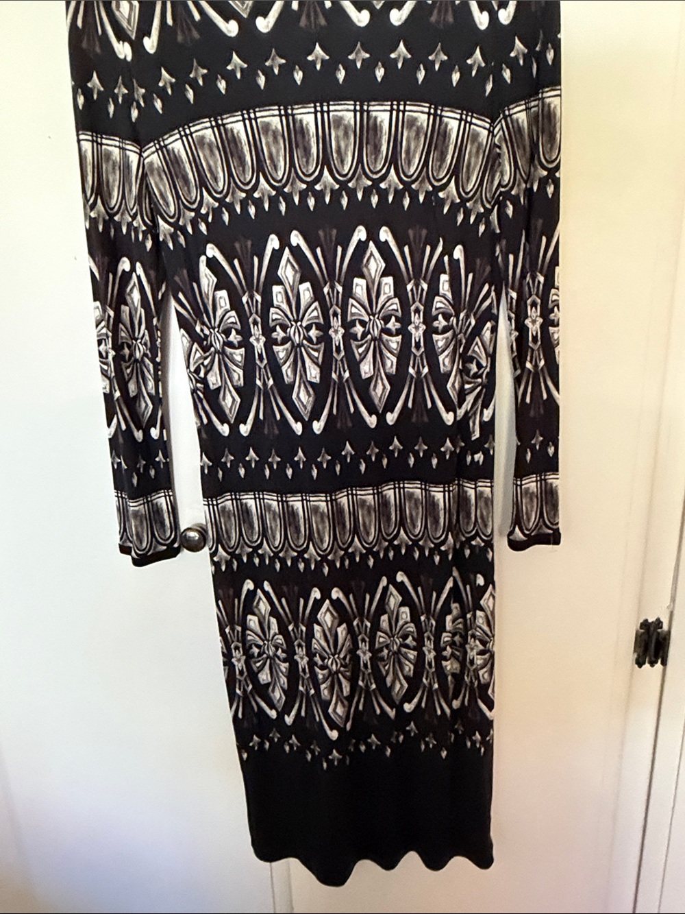 Tory Burch Black and White Long Sleeve Geometric Midi Dress - Picture 4 of 9